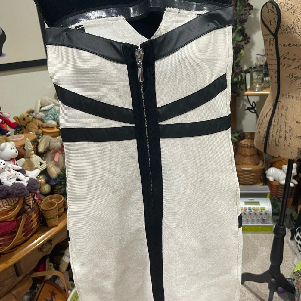 Bebe Dress - Picture 3 of 5